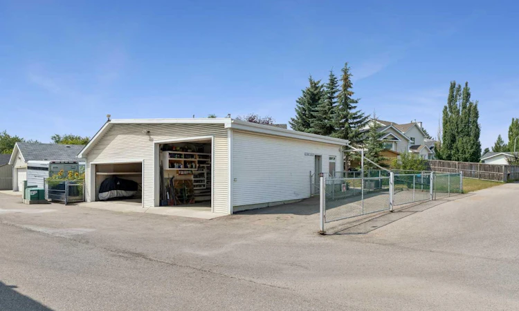 246 Mt Lorette Place SE