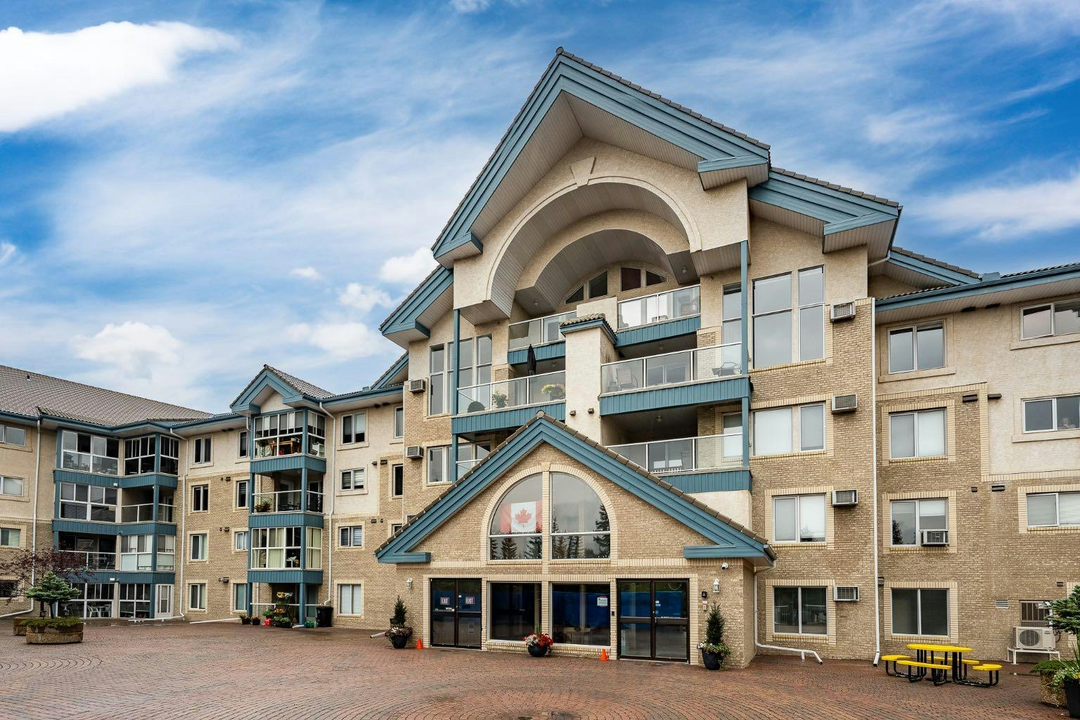 306-7239 Sierra Morena Boulevard SW, Calgary, AB, T3H 3L7
