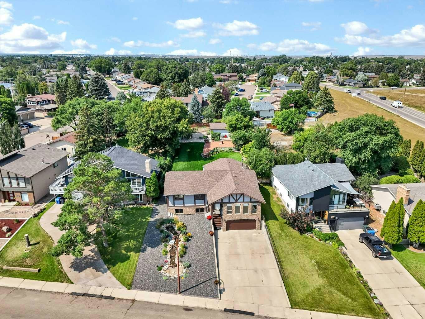 1174 16 Street NE, Medicine Hat, AB, T1C 1P9