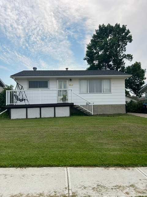 5005 47 Avenue, Mayerthorpe, AB, T0E 1N0
