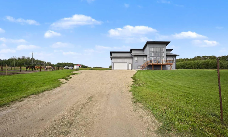 2,715049 Range Road 40