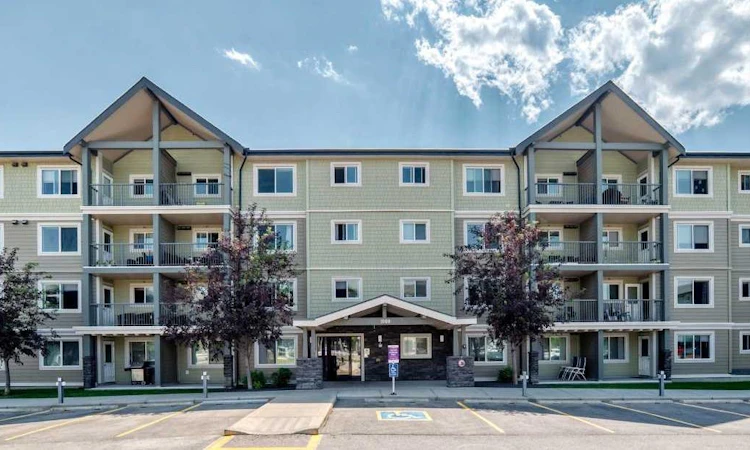 1406-181 Skyview Ranch Manor NE