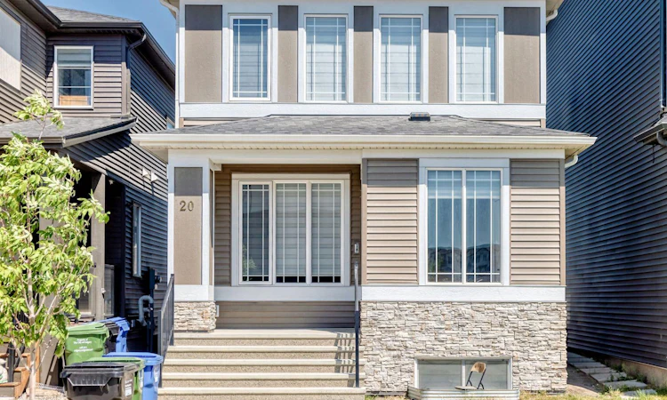 20 Corner Glen Avenue NE