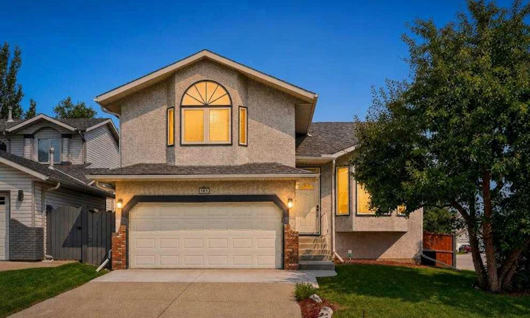 105 Riverview Court SE