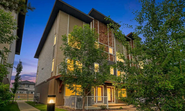 604 Skyview Point Place NE
