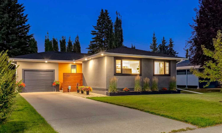 20 Gainsborough Drive SW
