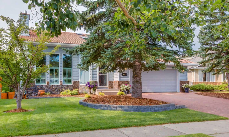 111 Hawksbrow Drive NW