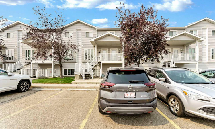 284 Northlands Pointe NE