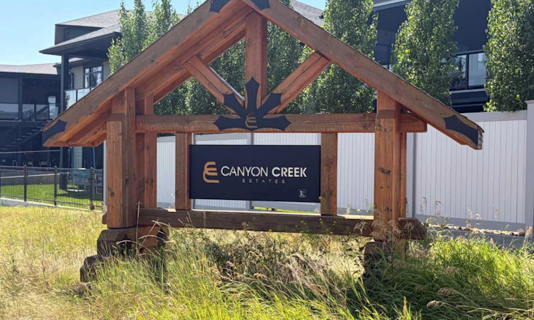 16 Canyon Creek Drive SW