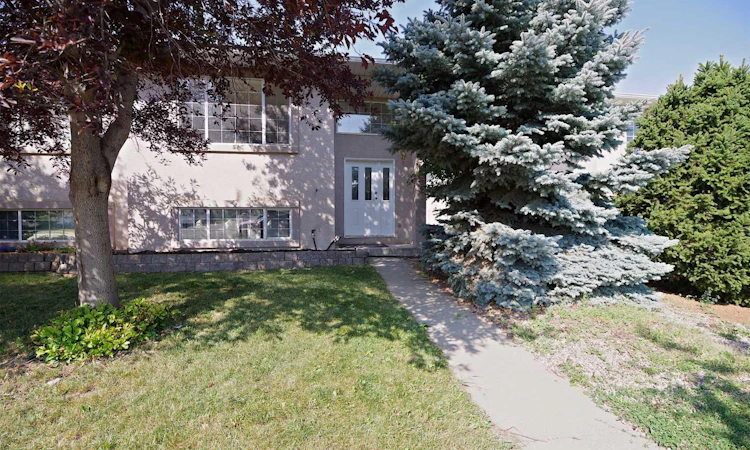 156 Jerry Potts Boulevard W