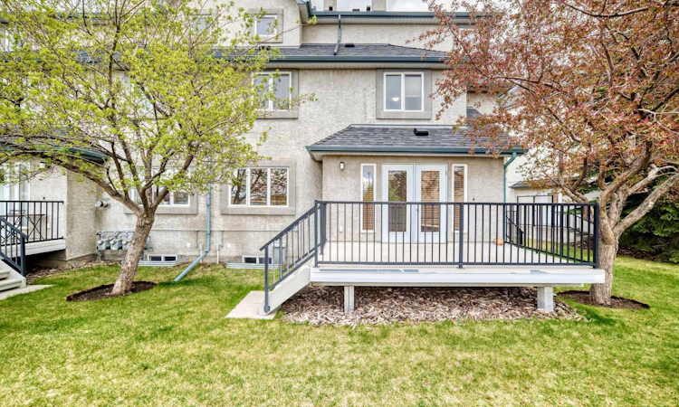 156 Simcoe Place SW
