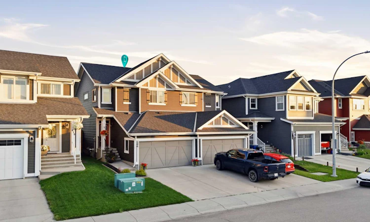 406 River Heights Crescent