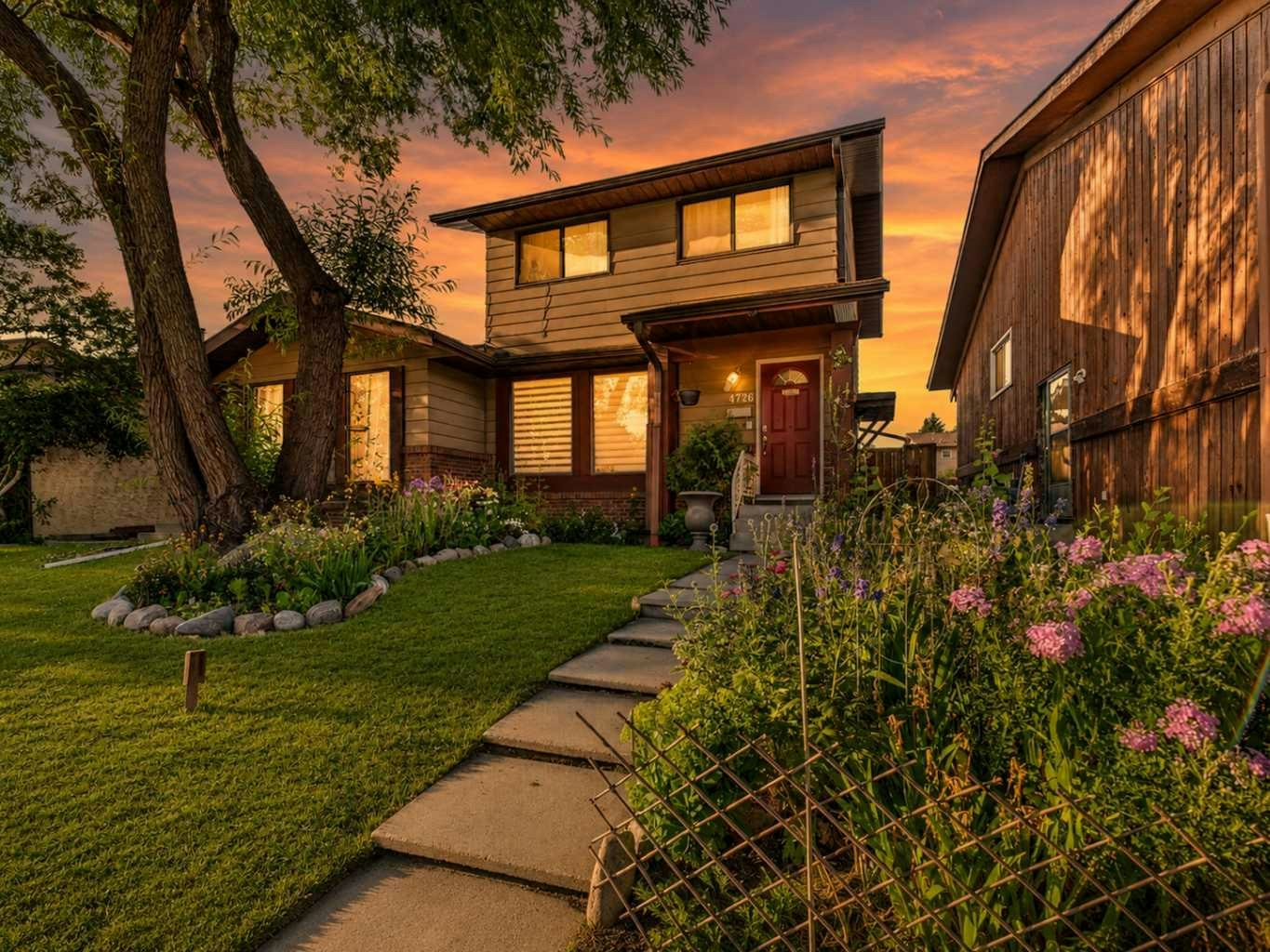 4726 44 Avenue NE, Calgary, AB, T1Y 3P1