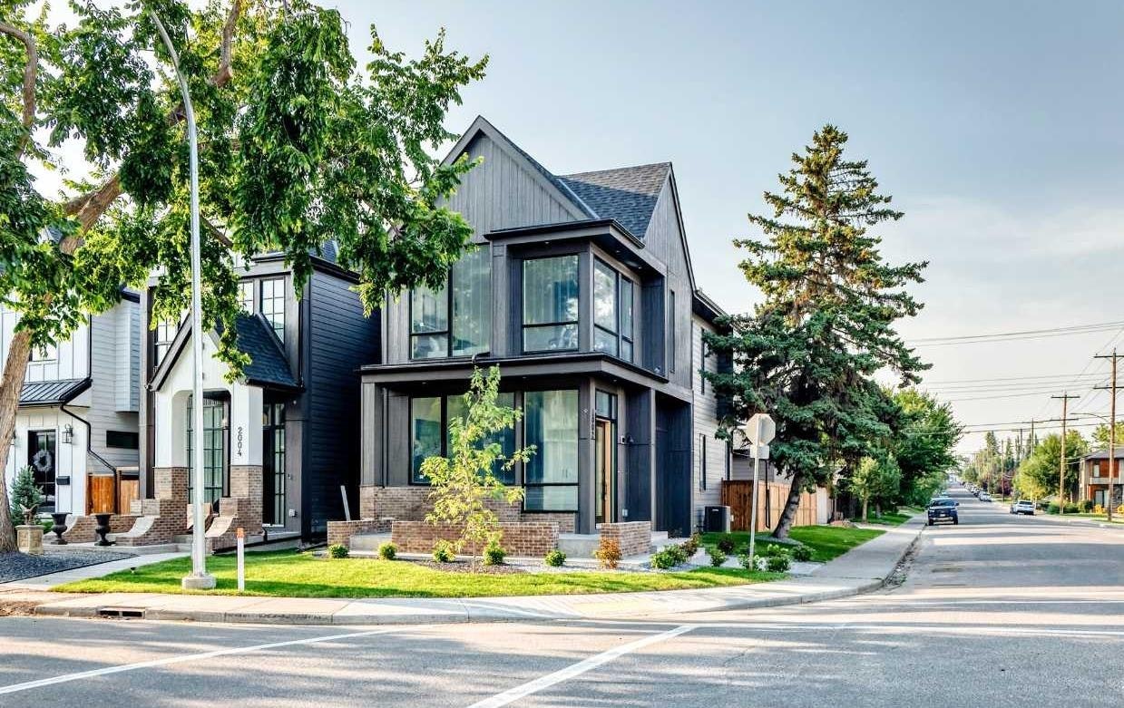 2002 44 Avenue SW, Calgary, AB, T2T 2N8