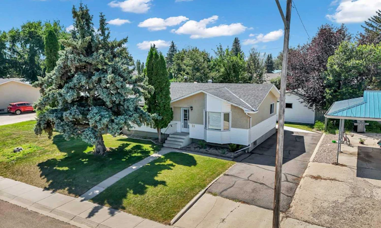 31 8 Street W
