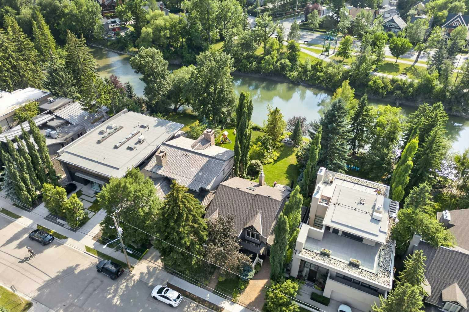 922 Rideau Road SW, Calgary, AB, T2S 2J5