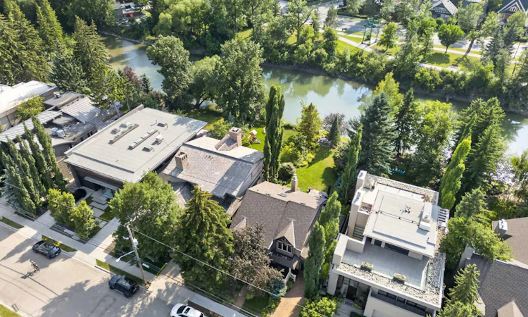 922 Rideau Road SW