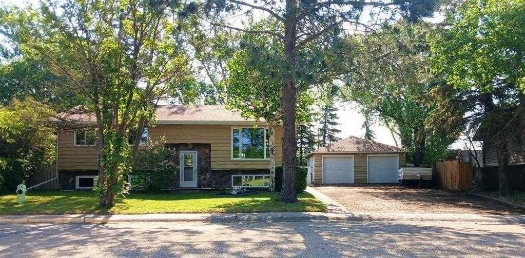 3808 49a Avenue, Innisfail, AB, T4G 1J2
