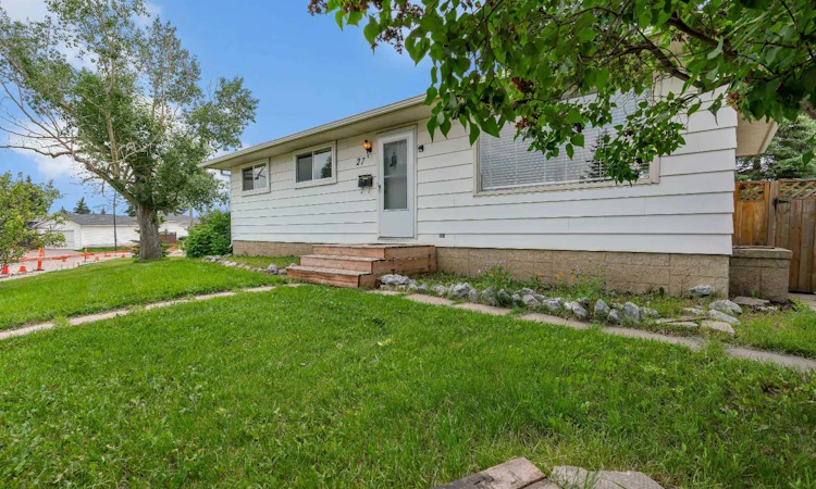 27 Dovercrest Way SE