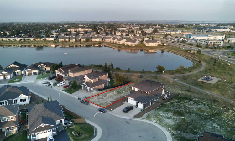 25 Lakes Estates Circle