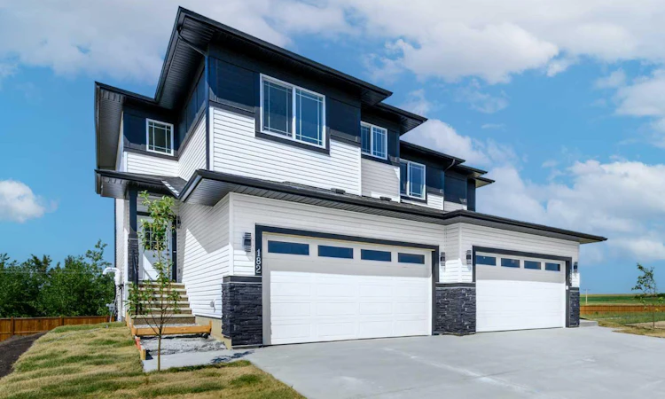 182 Lakewood Crescent