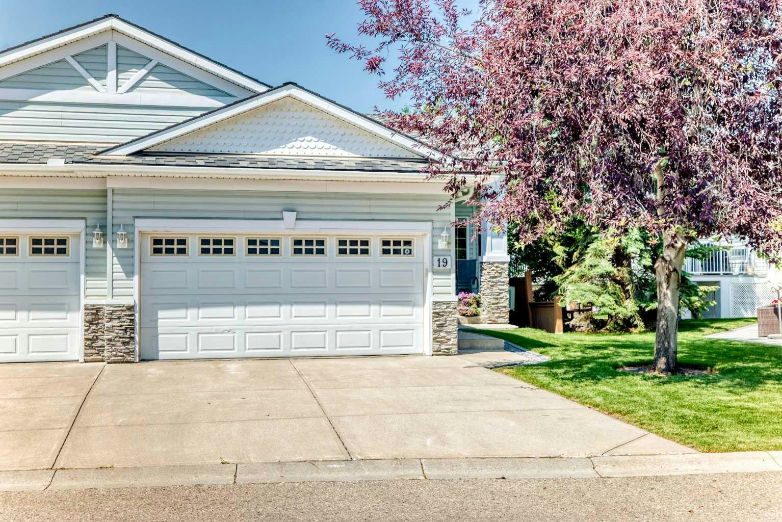 19 Rocky Ridge Villas NW, Calgary, AB, T3G 4R3