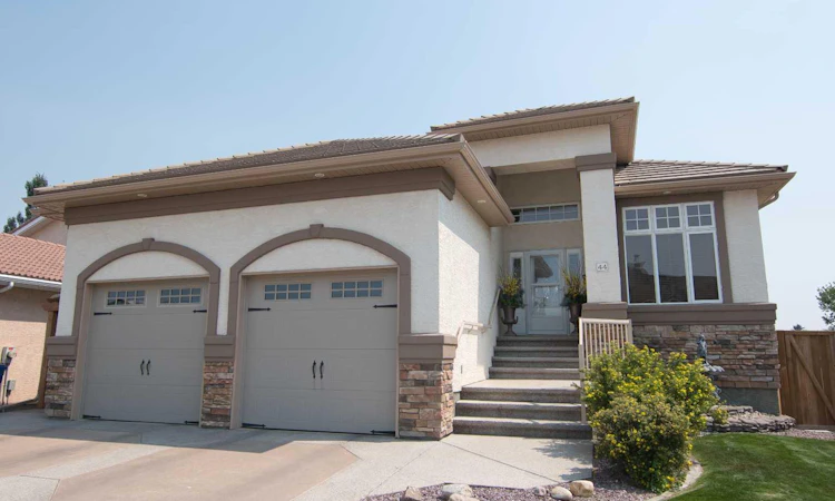 44 Fairmont Point S
