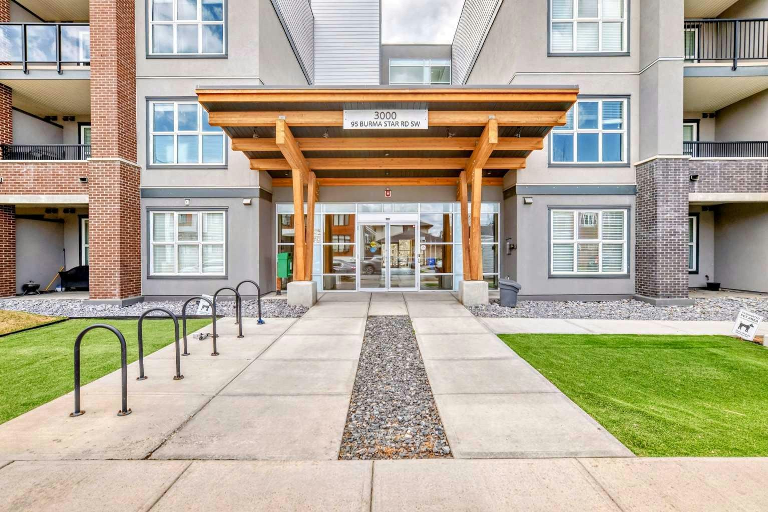 3210-95 Burma Star Road SW, Calgary, AB, T3E 8A9