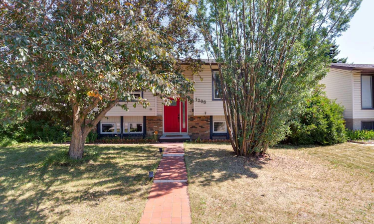 1208 Ranchlands Boulevard NW