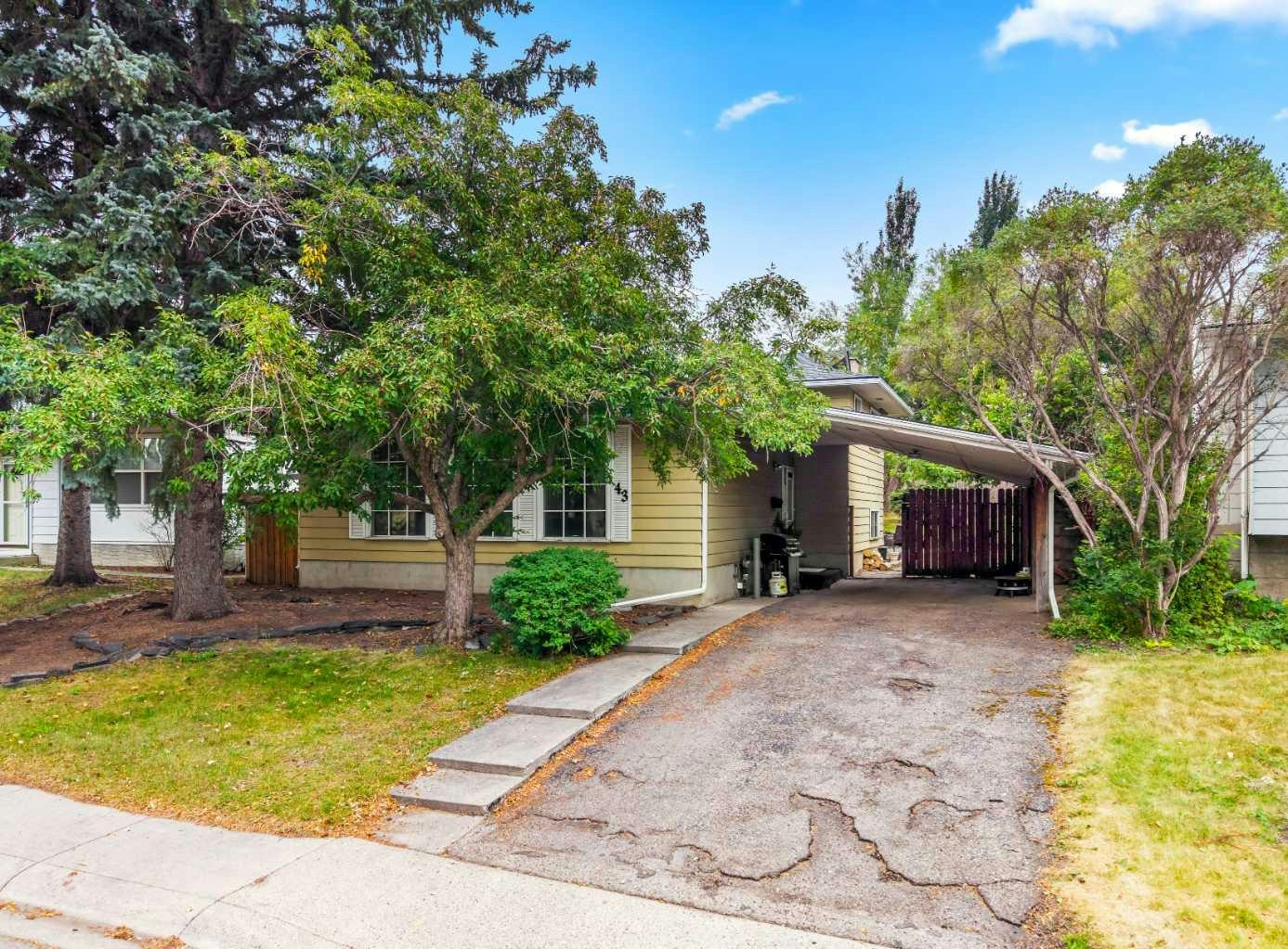 43 Lake Sylvan Close SE, Calgary, AB, T2J 3E5