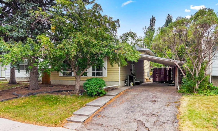 43 Lake Sylvan Close SE