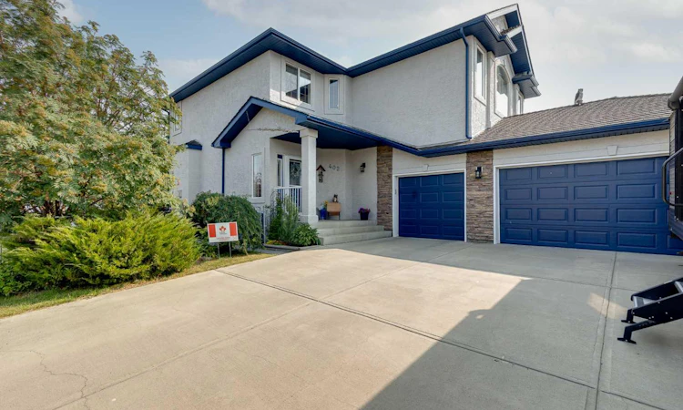 402 Fairways Mews NW