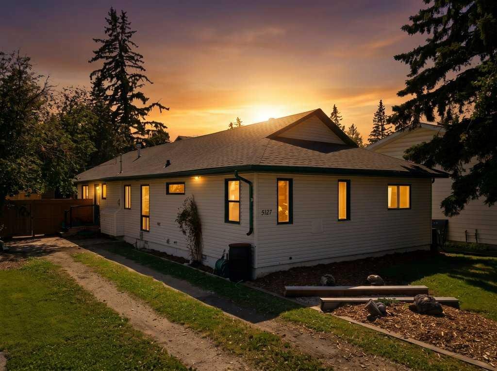 5127 50 A Avenue, Sylvan Lake, AB, T4S 1E7