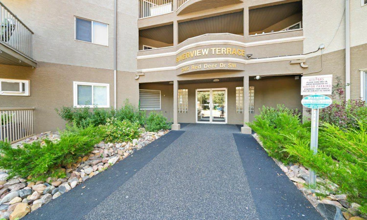 512-245 Red Deer Drive SW