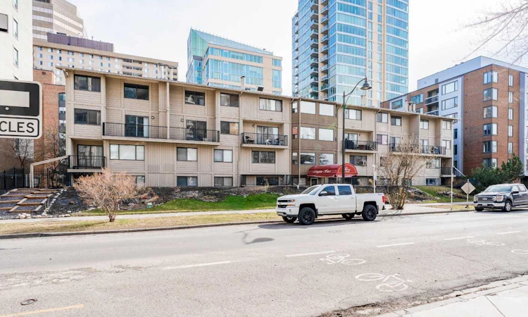 31-821 3 Avenue SW