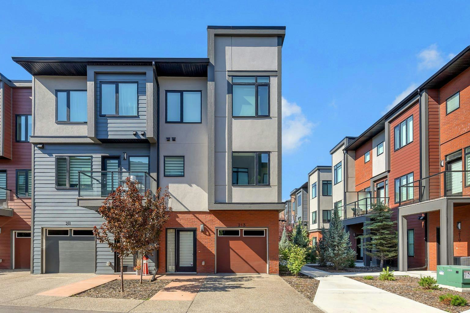 213 Greenbriar Common NW, Calgary, AB, T3B 6J3