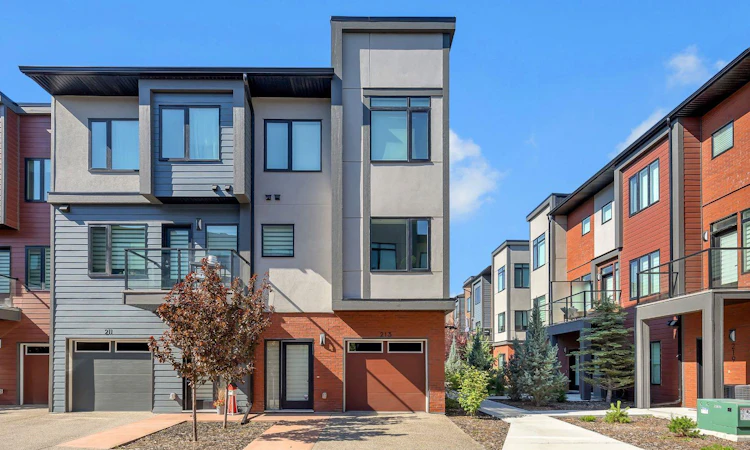 213 Greenbriar Common NW
