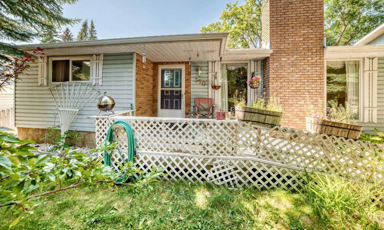350 Silver Ridge Crescent NW