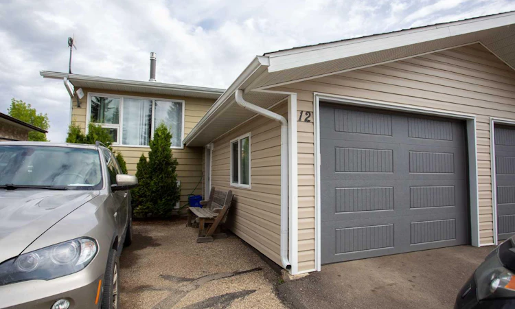 12 Valley Crescent
