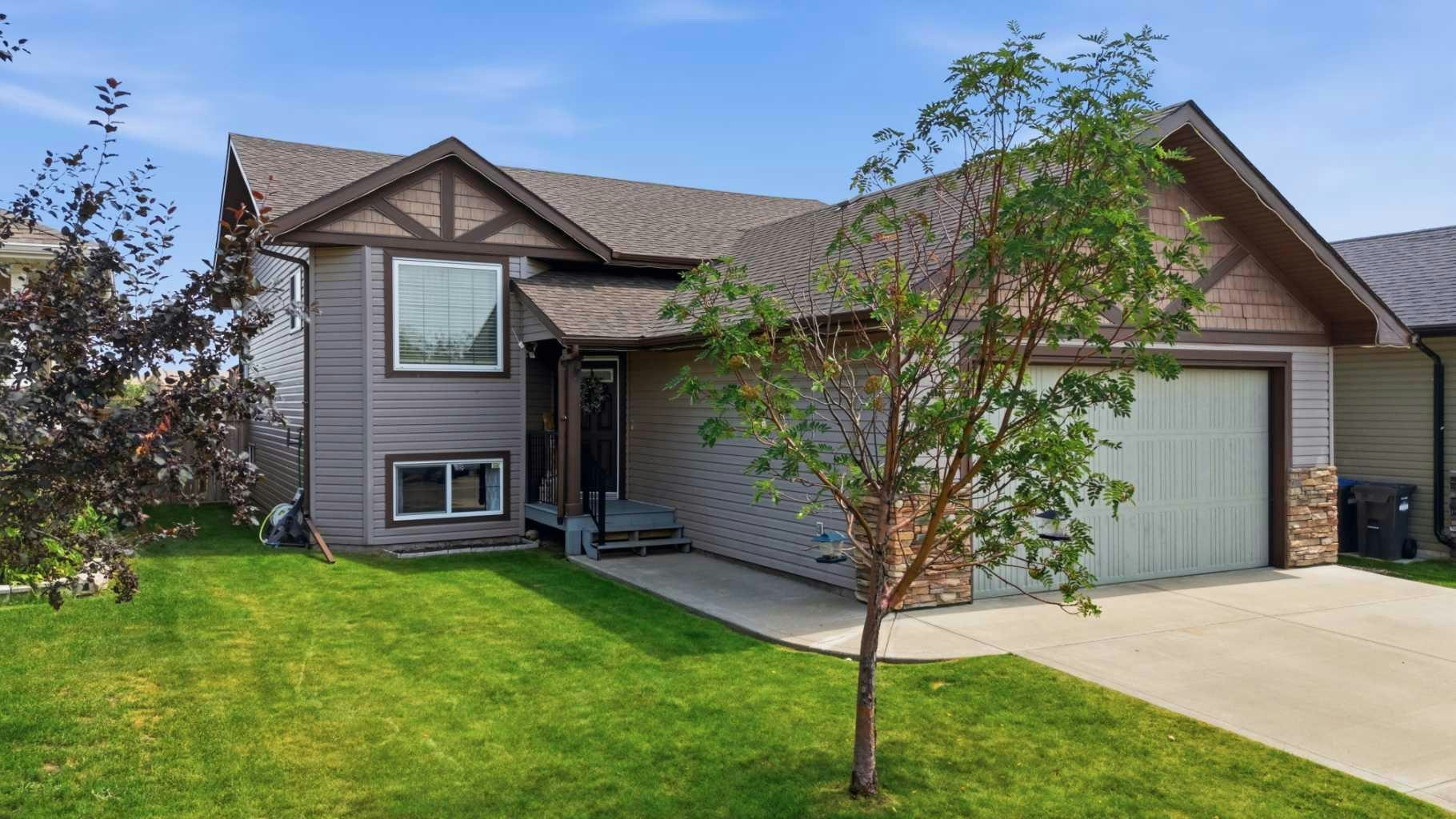 70 Rozier Close, Sylvan Lake, AB, T4S 0B7