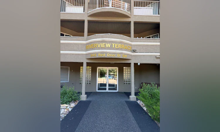 315-245 Red Deer Drive SW