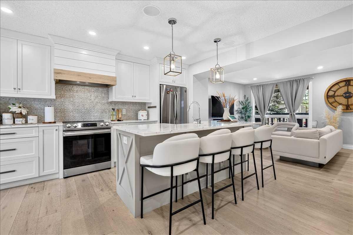 75 Shawglen Way SW, Calgary, AB, T2Y 1Y9