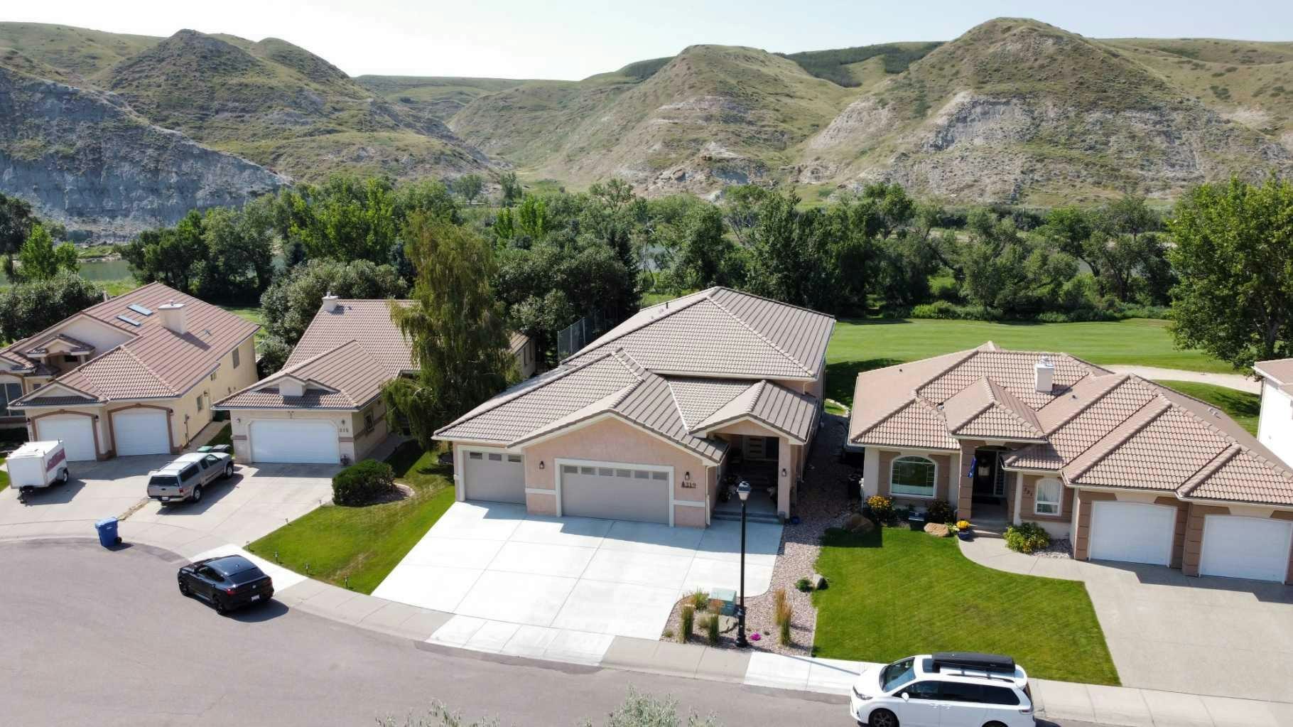 319 Canyon Boulevard W, Lethbridge, AB, T1J 6V2