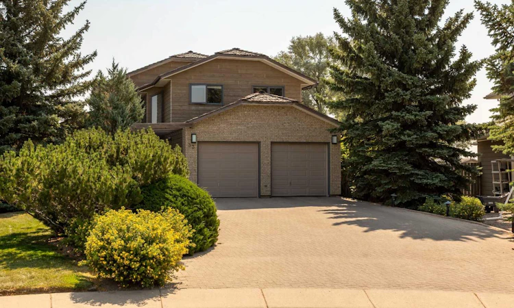 33 Ridgewood Crescent W
