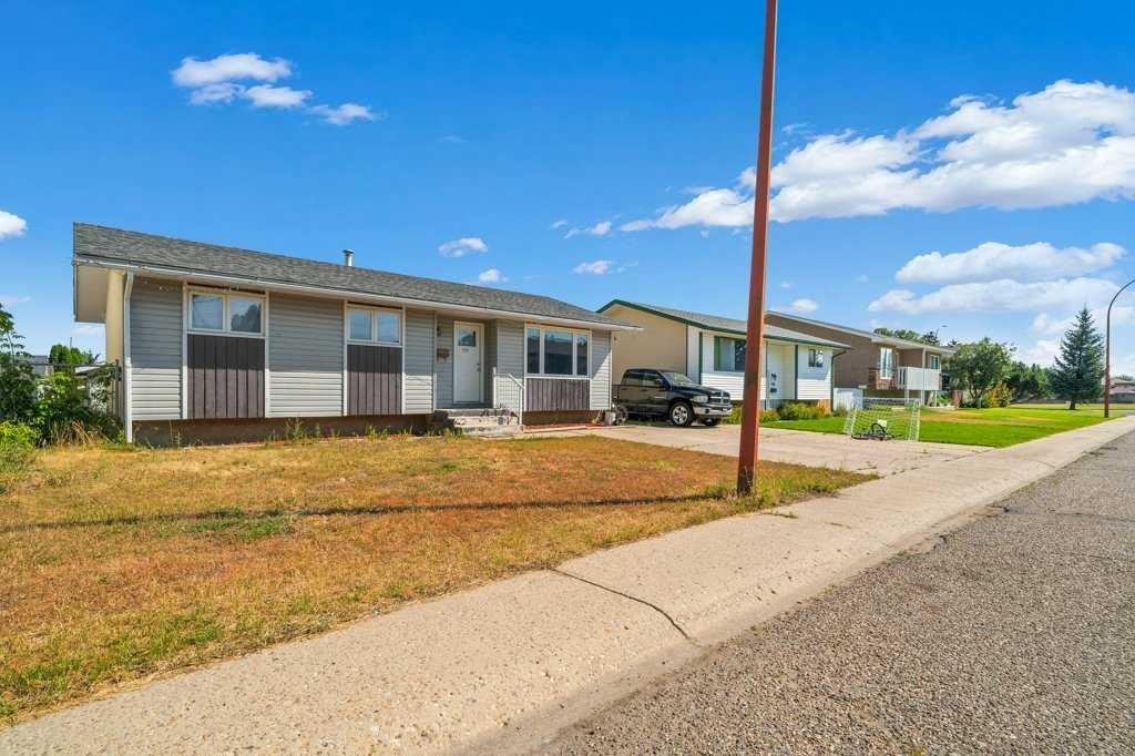 480 Hilton Crescent NE, Medicine Hat, AB, T1C 1E5