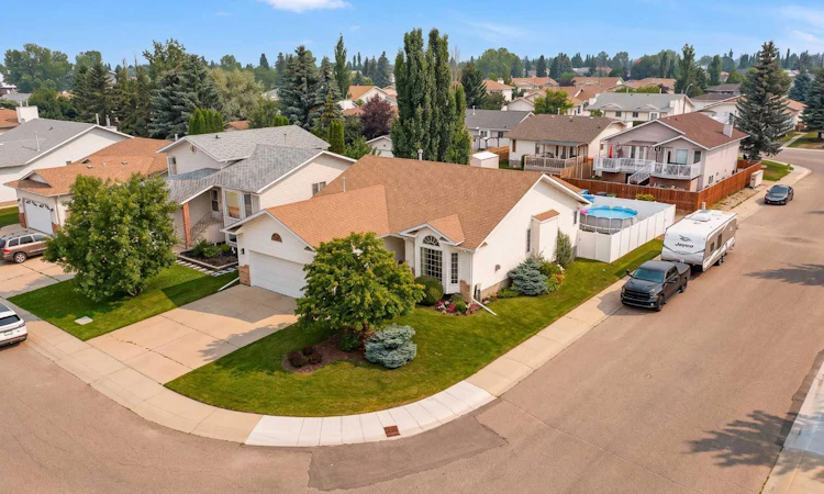 70 Densmore Crescent