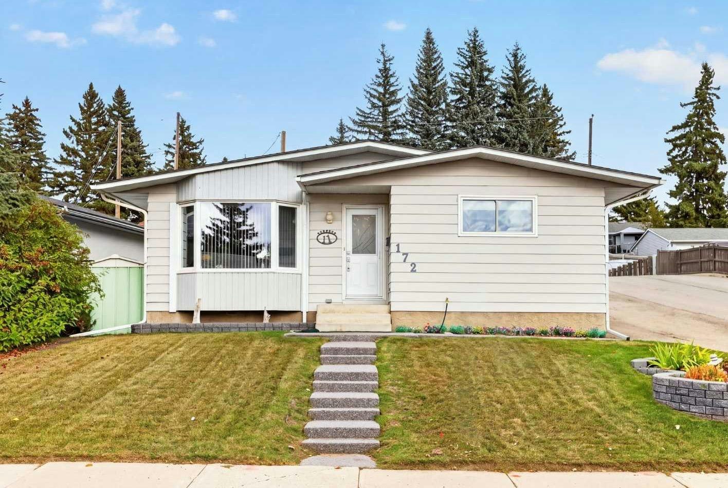 172 Queensland Road SE, Calgary, AB, T2J 3S2