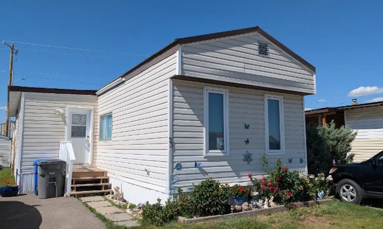 33-5853 4 Street W