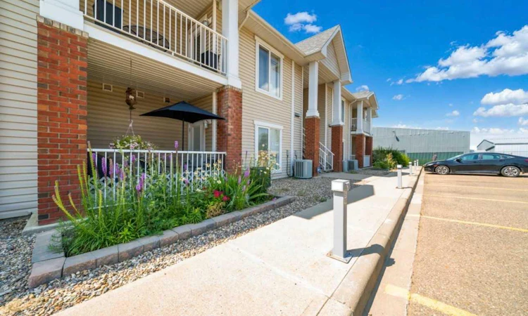 2-10 Broadway Court NW