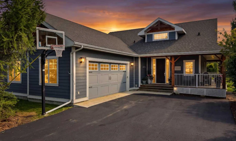 447 Summer Crescent